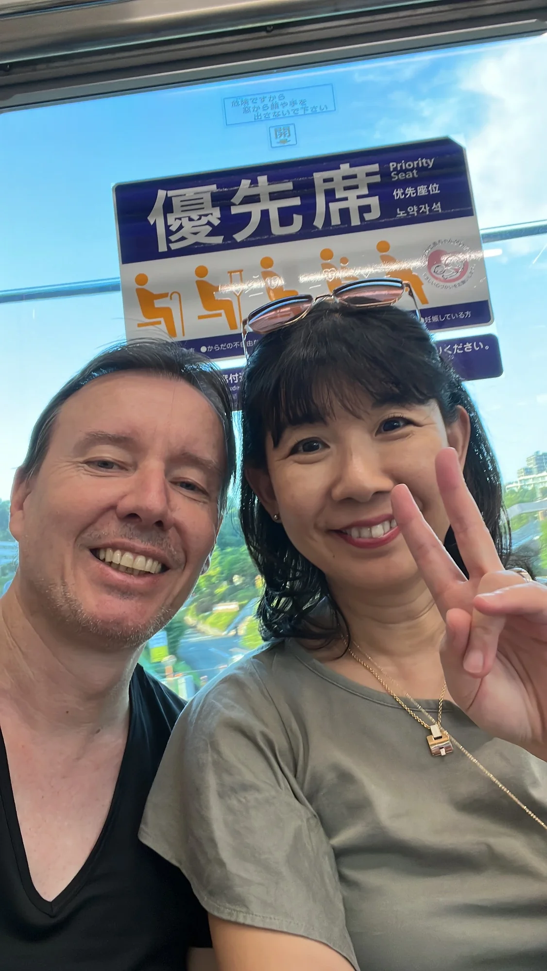 Atsuko et Alexis dans un train au Japon
